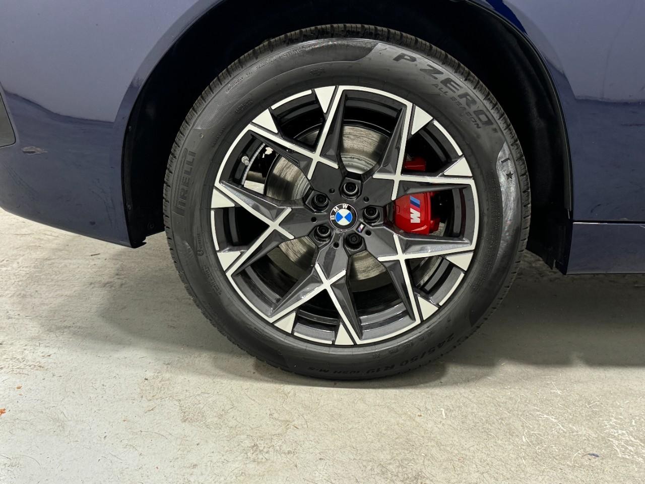 BMW X3 Vehicle Full-screen Gallery Image 5