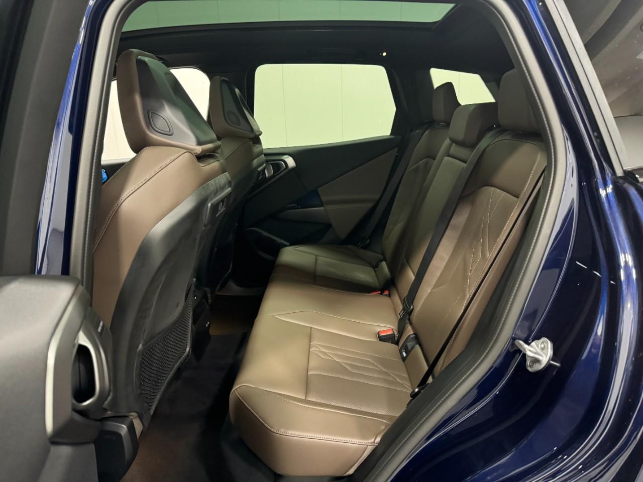 BMW X3 Vehicle Full-screen Gallery Image 8