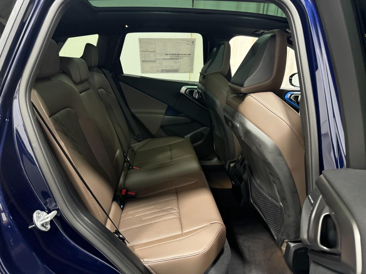 BMW X3 Vehicle Full-screen Gallery Image 10