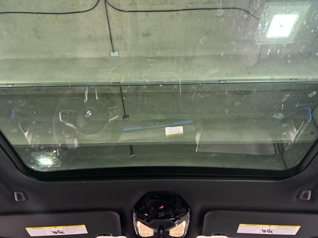 BMW X3 Vehicle Full-screen Gallery Image 11