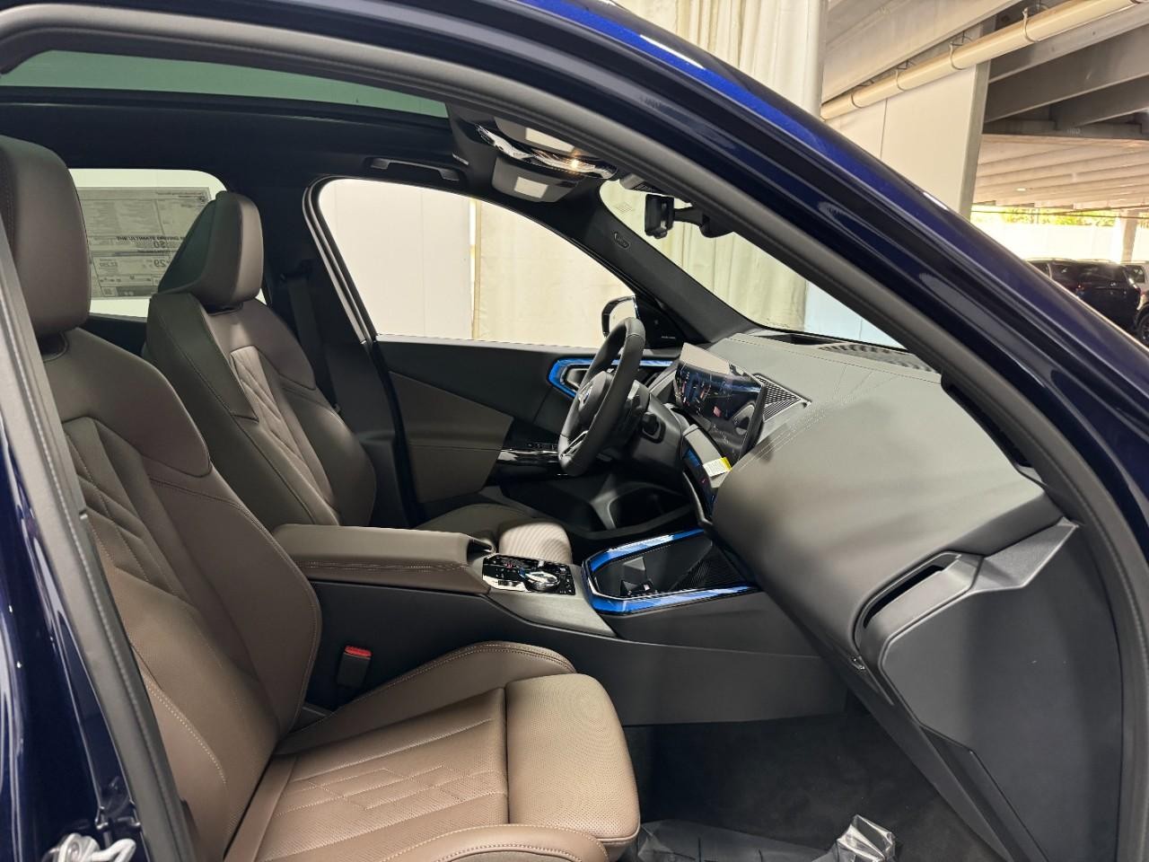 BMW X3 Vehicle Full-screen Gallery Image 17