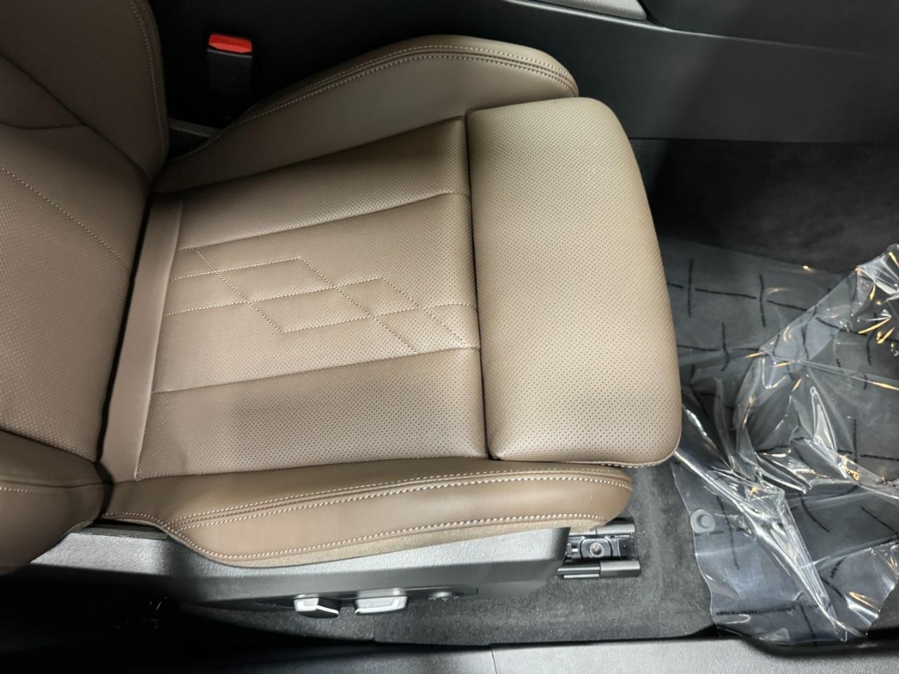 BMW X3 Vehicle Full-screen Gallery Image 18