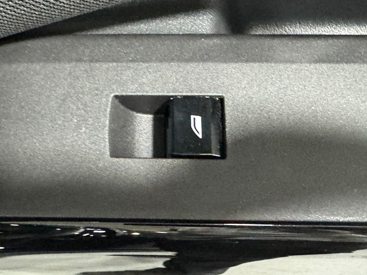 BMW X3 Vehicle Full-screen Gallery Image 21