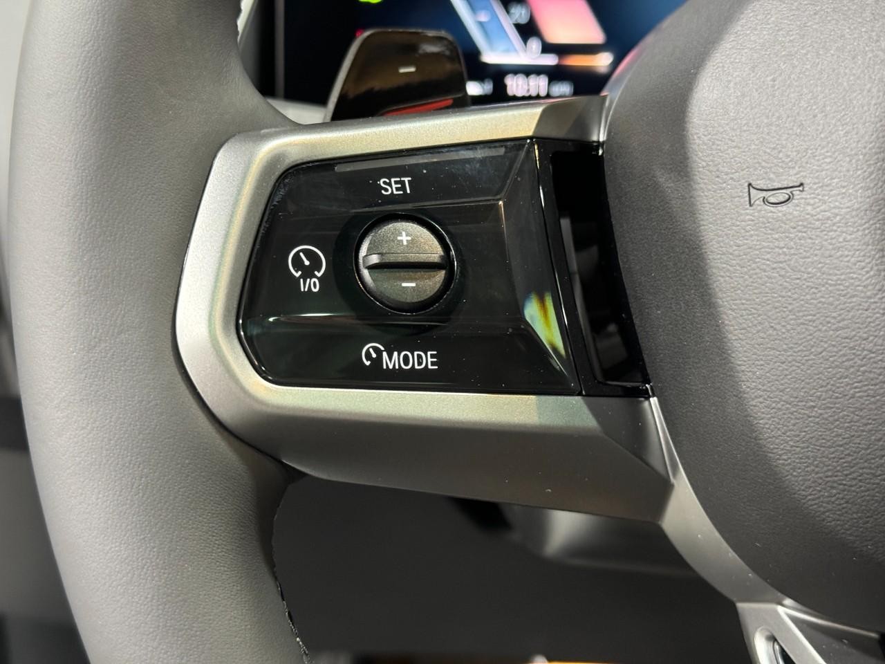 BMW X3 Vehicle Full-screen Gallery Image 30