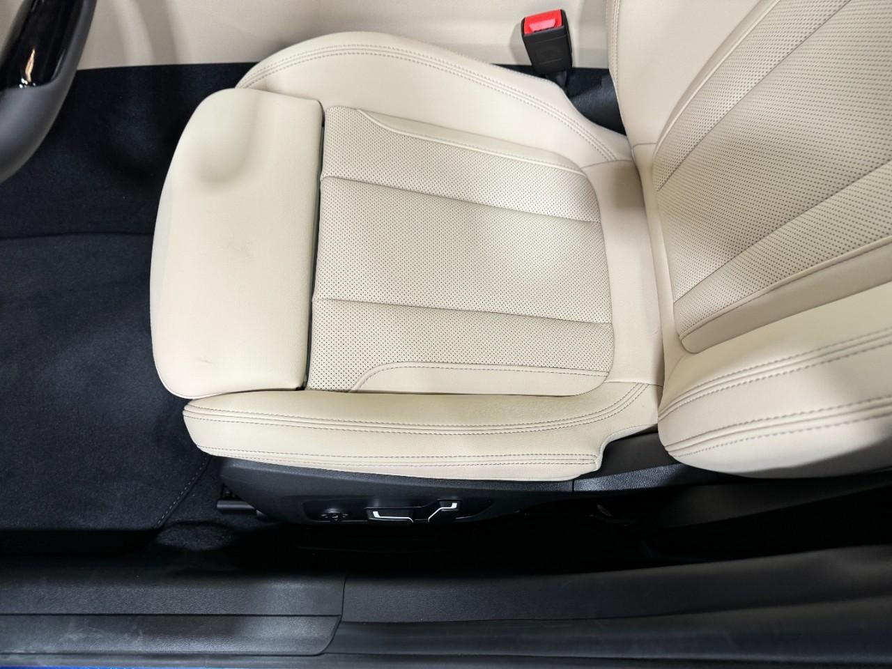 BMW 3 Series Vehicle Full-screen Gallery Image 28