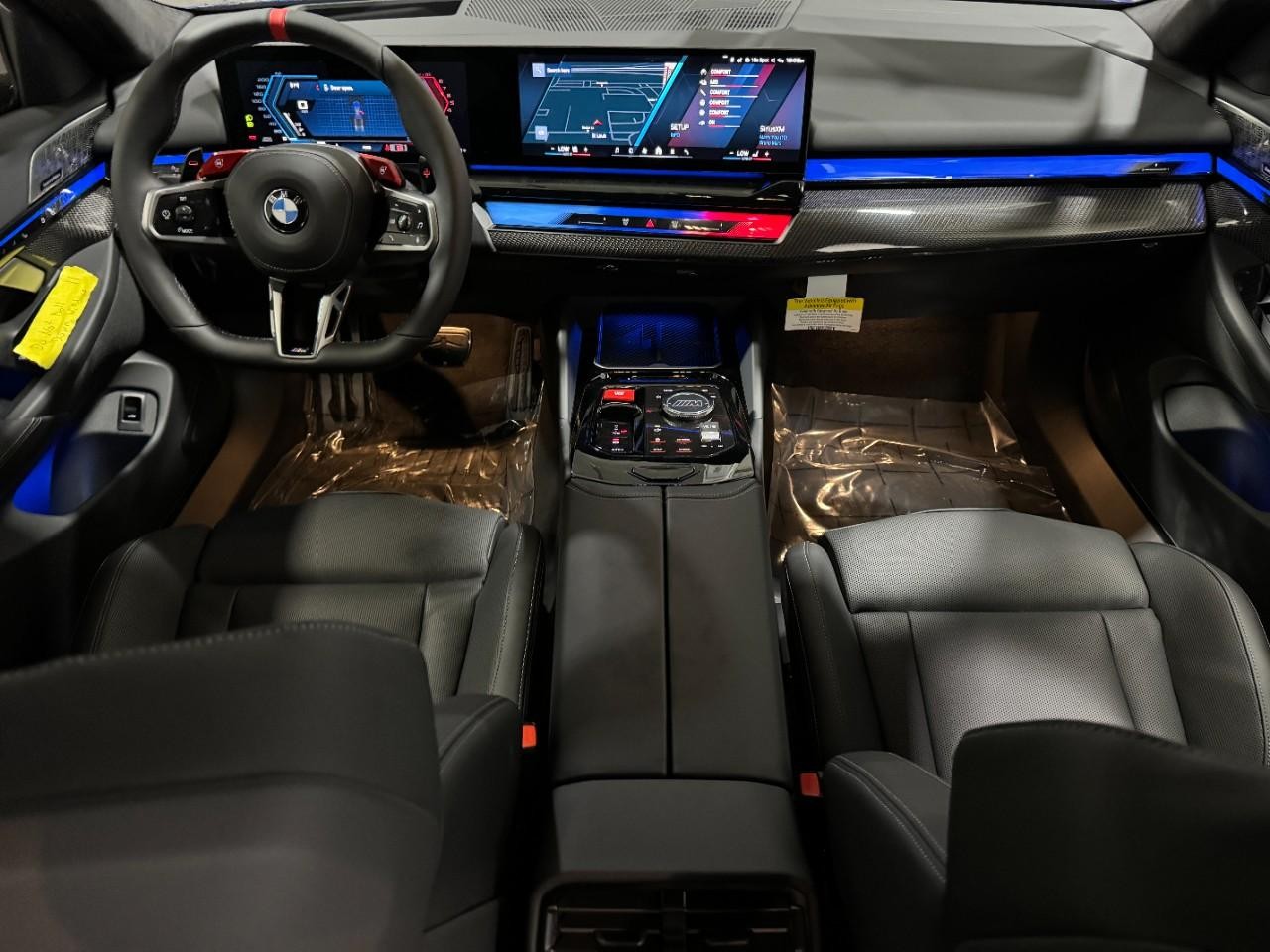 BMW M5 Vehicle Full-screen Gallery Image 12