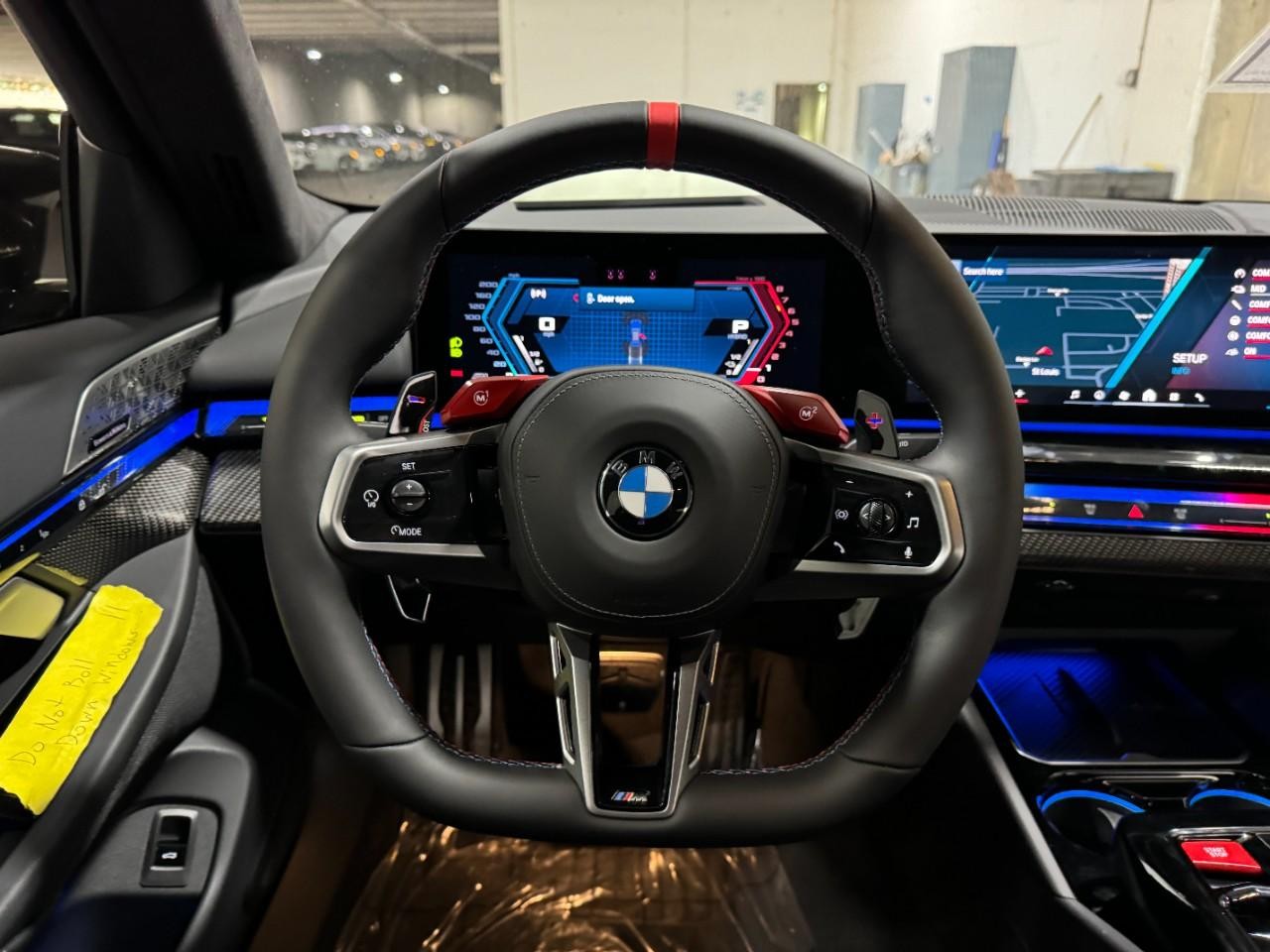 BMW M5 Vehicle Full-screen Gallery Image 13