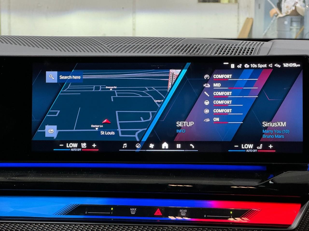 BMW M5 Vehicle Full-screen Gallery Image 14