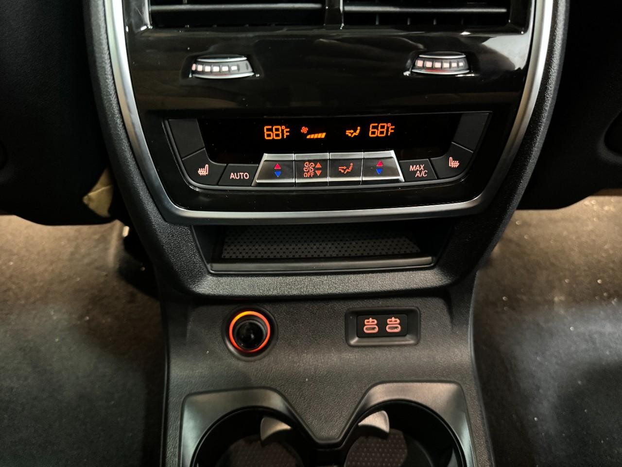 BMW X7 Vehicle Full-screen Gallery Image 13