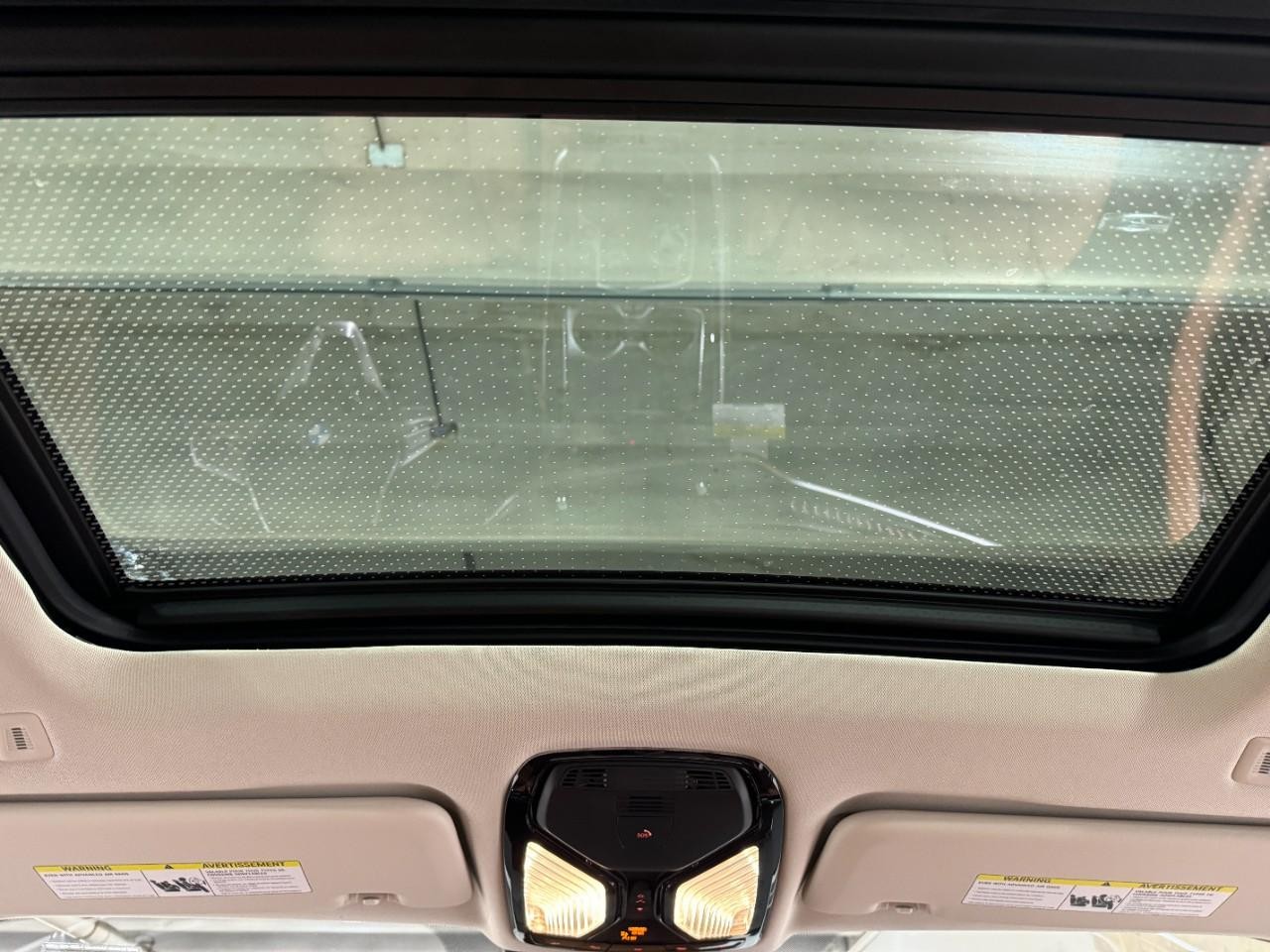 BMW X7 Vehicle Full-screen Gallery Image 14