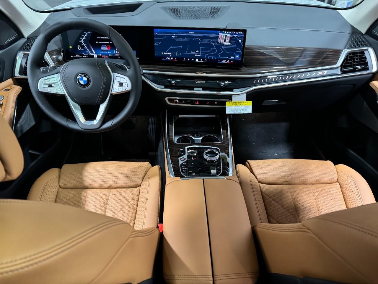 BMW X7 Vehicle Full-screen Gallery Image 15