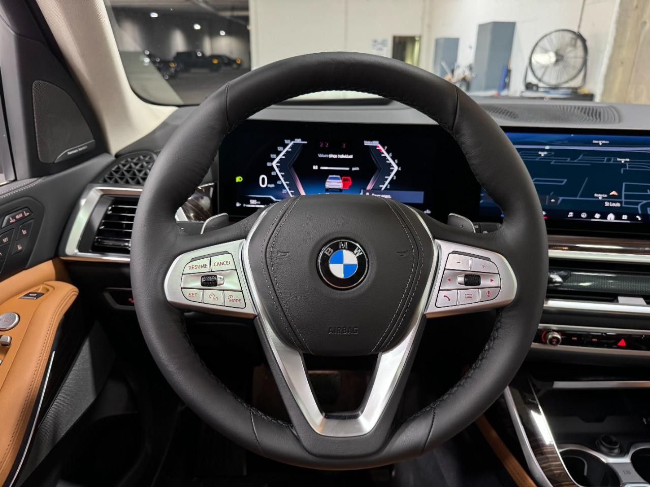 BMW X7 Vehicle Full-screen Gallery Image 16
