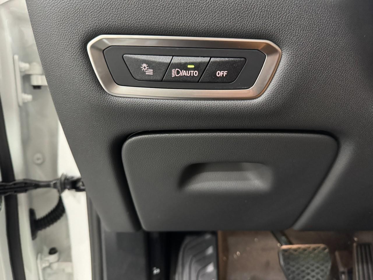 BMW X7 Vehicle Full-screen Gallery Image 33