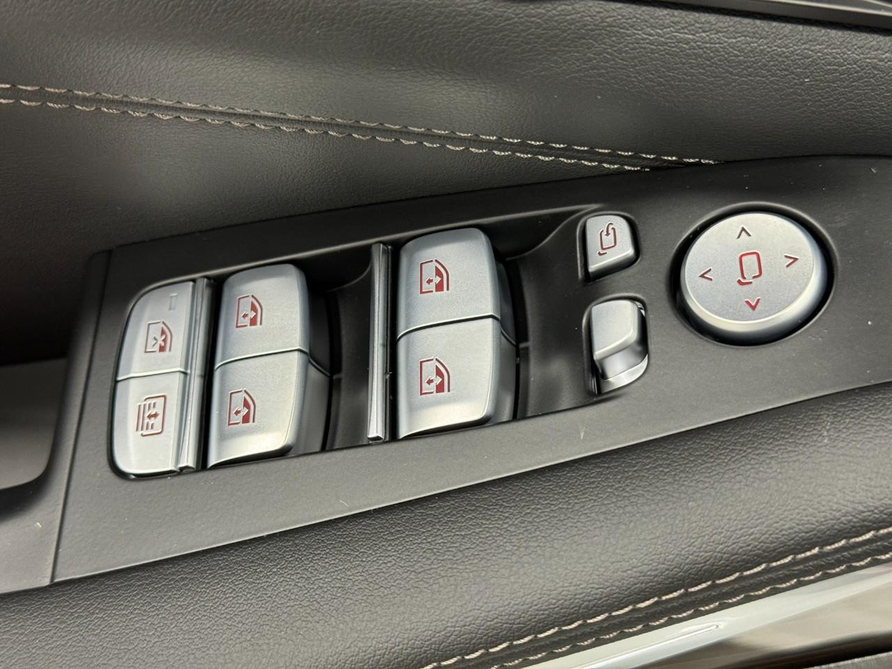 BMW X7 Vehicle Full-screen Gallery Image 29