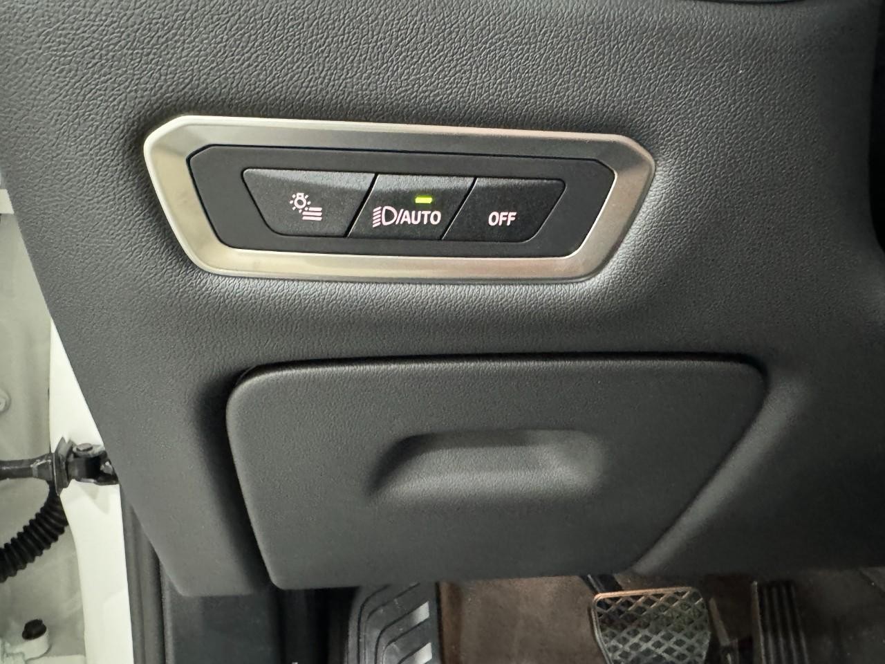 BMW X7 Vehicle Full-screen Gallery Image 34