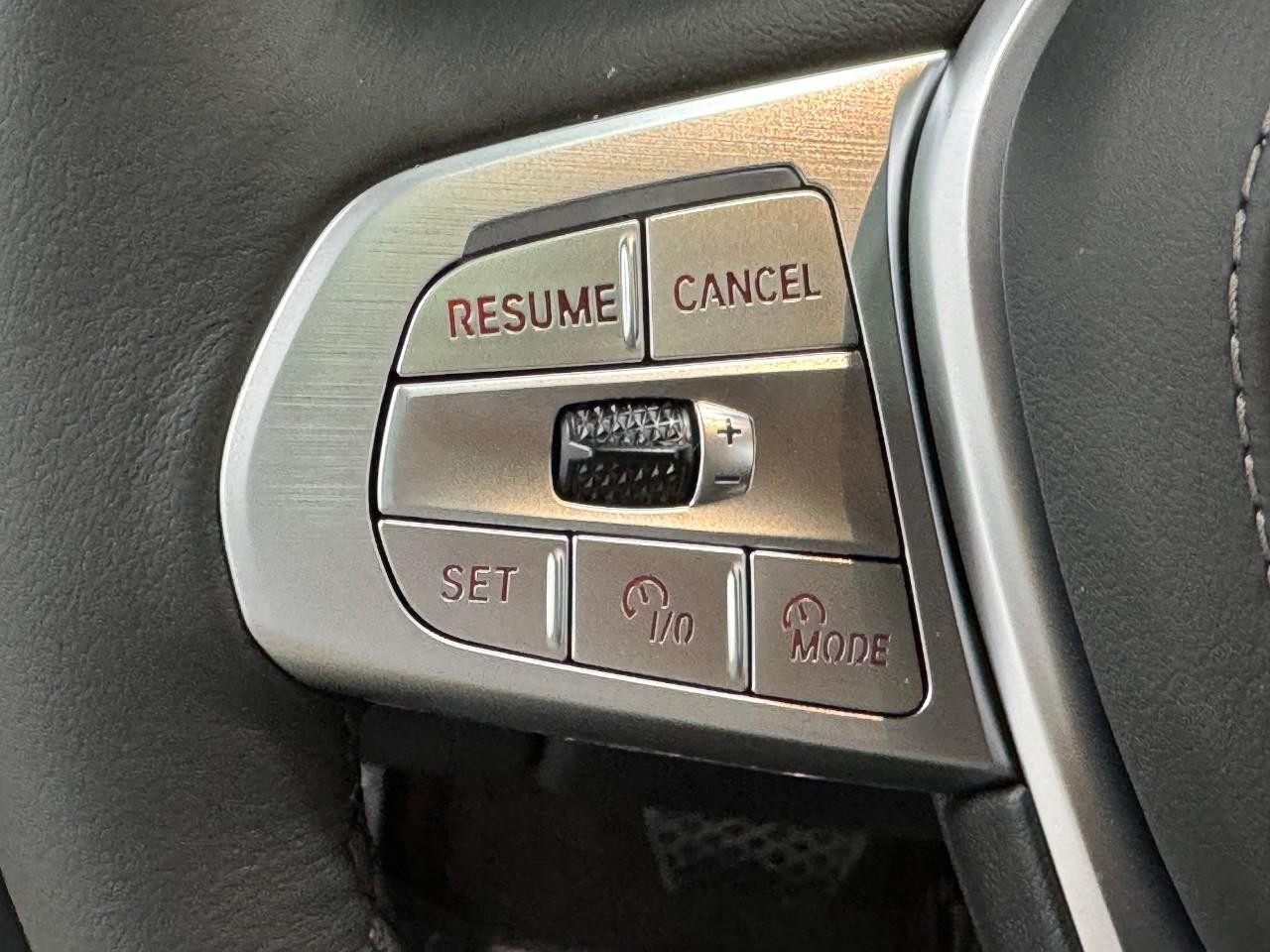 BMW X7 Vehicle Full-screen Gallery Image 35