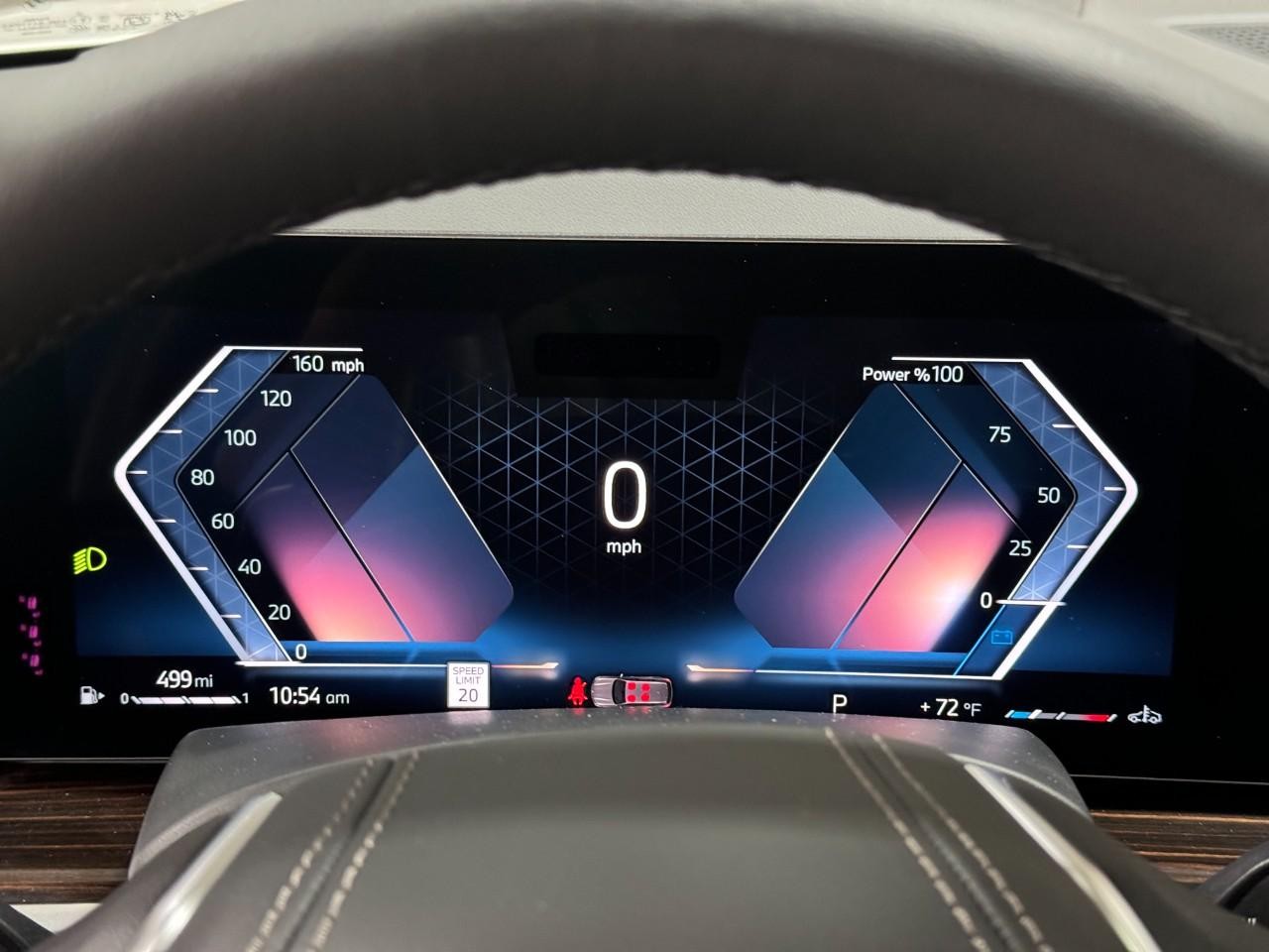 BMW X7 Vehicle Full-screen Gallery Image 37