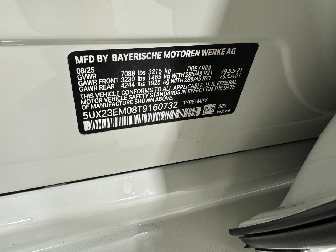 BMW X7 Vehicle Full-screen Gallery Image 39