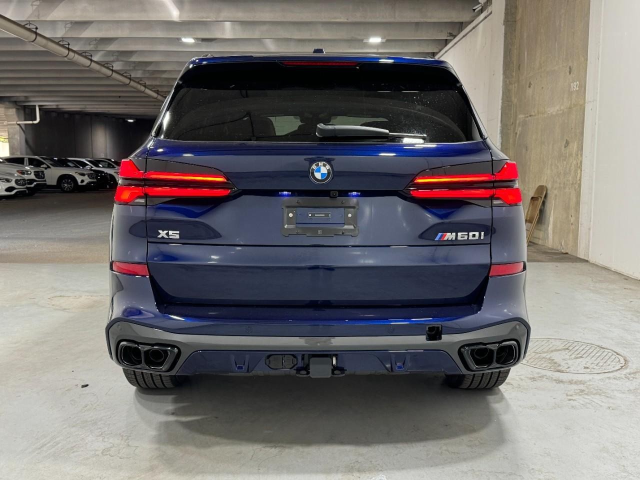 BMW X5 Vehicle Full-screen Gallery Image 9