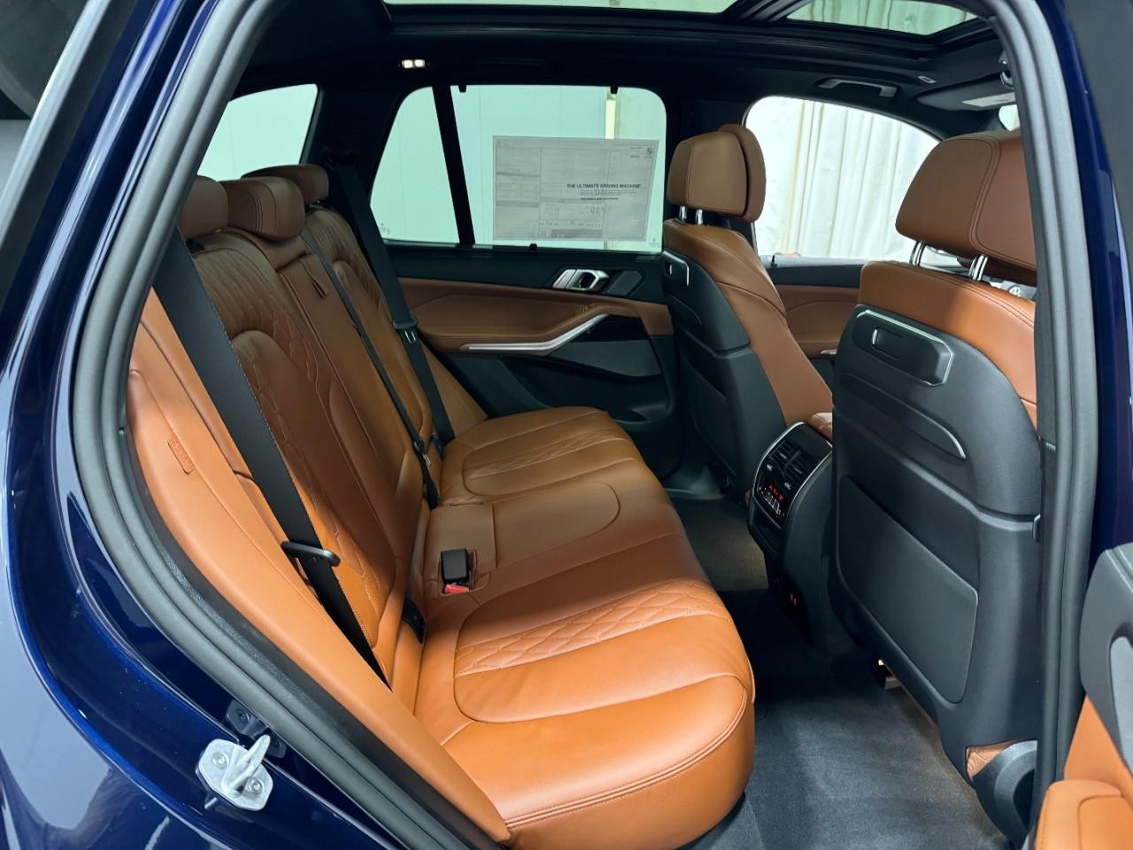 BMW X5 Vehicle Full-screen Gallery Image 10