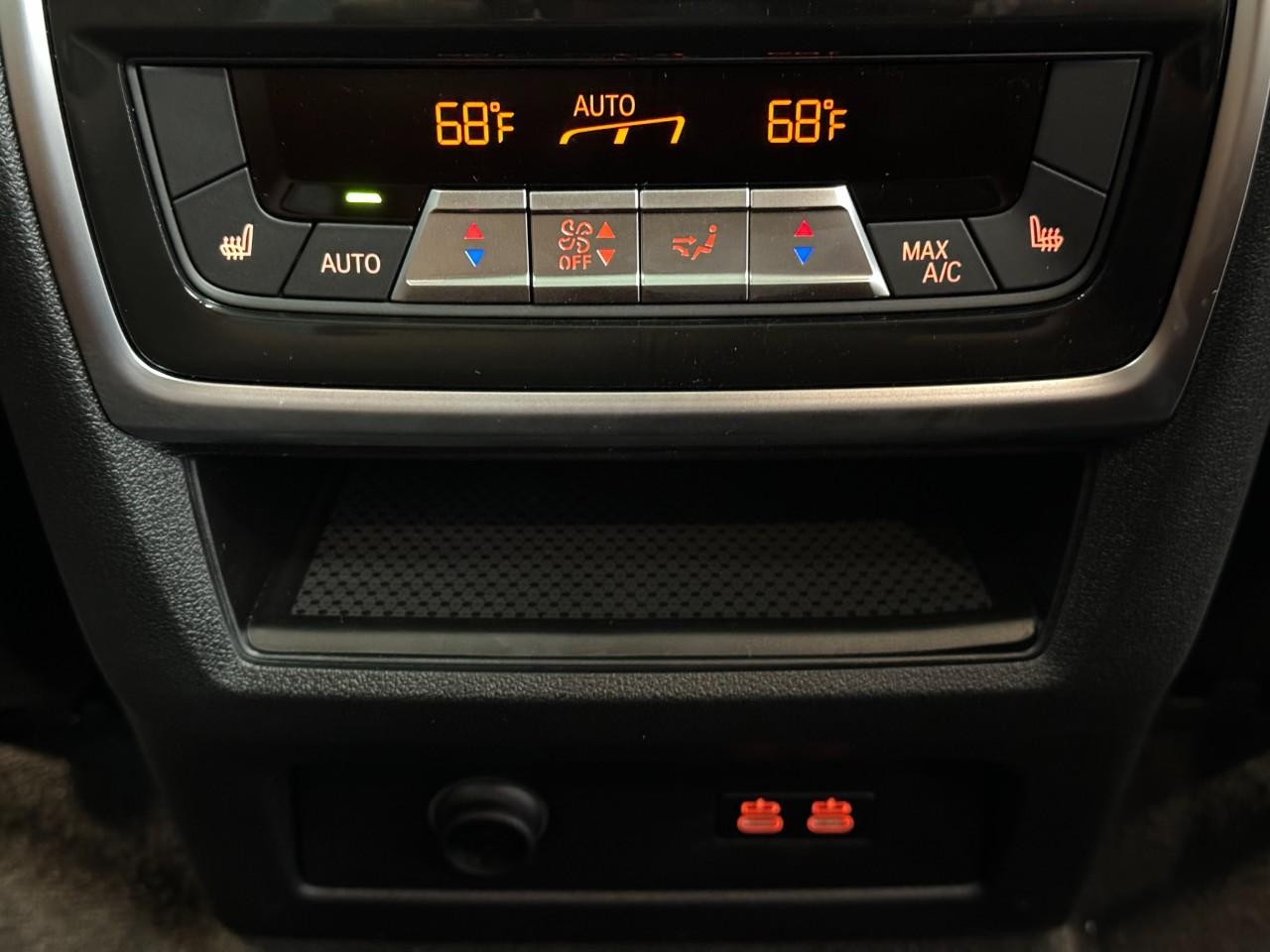 BMW X5 Vehicle Full-screen Gallery Image 11