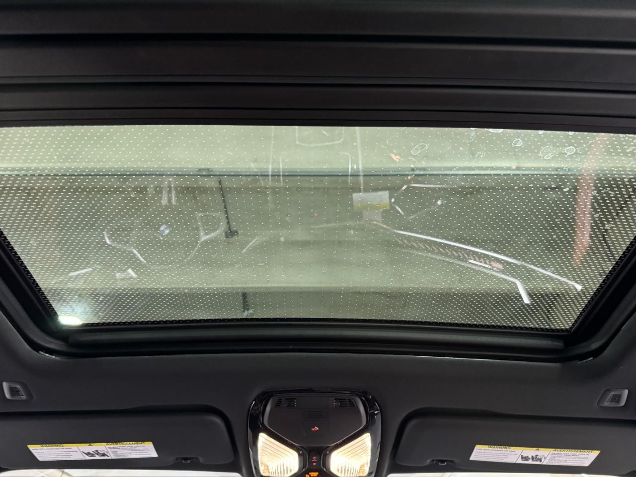 BMW X5 Vehicle Full-screen Gallery Image 12