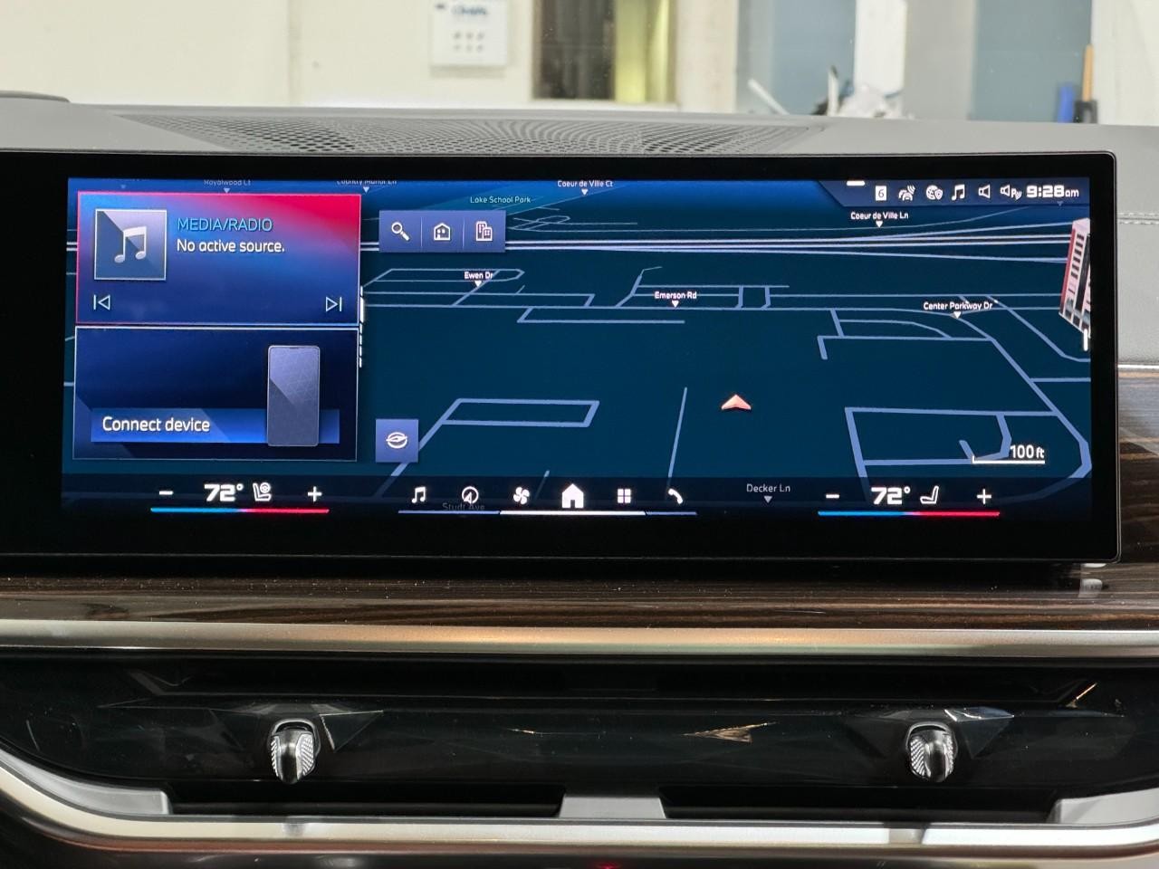 BMW X5 Vehicle Full-screen Gallery Image 15