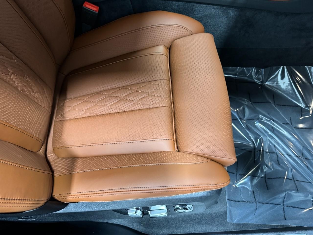 BMW X5 Vehicle Full-screen Gallery Image 19