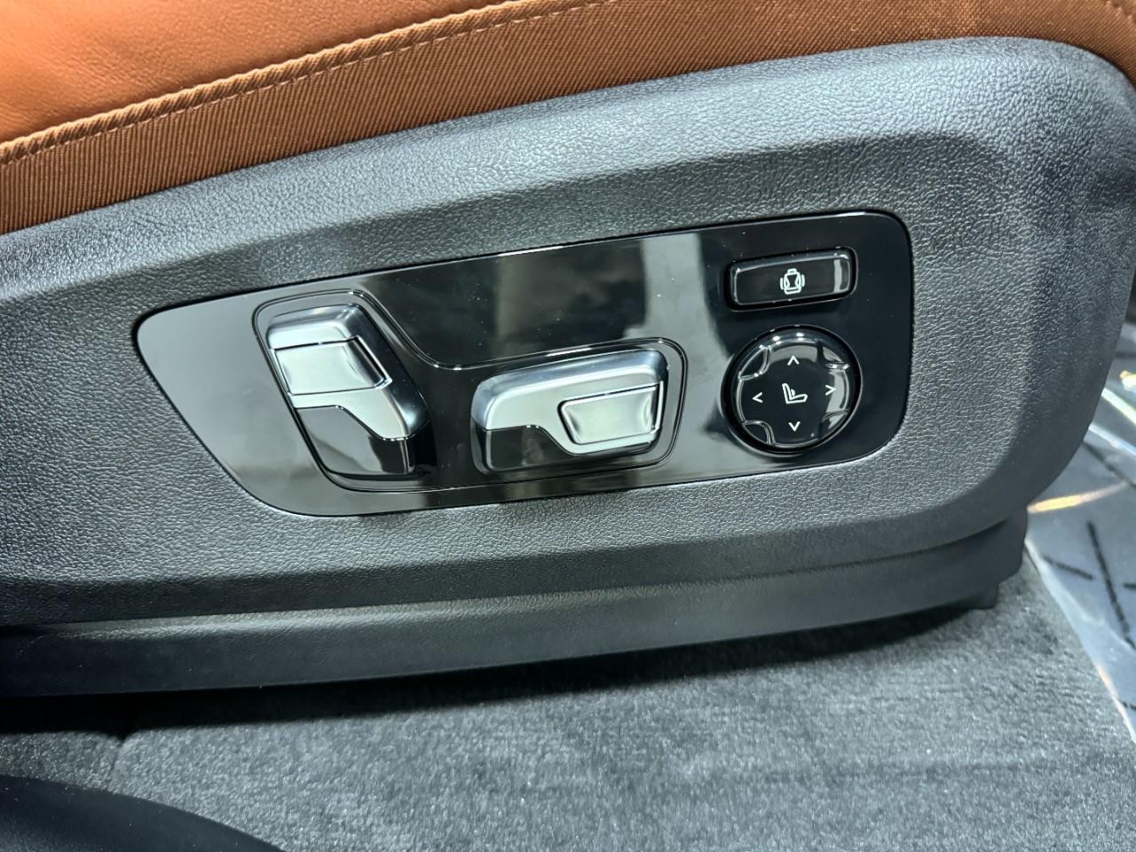 BMW X5 Vehicle Full-screen Gallery Image 20