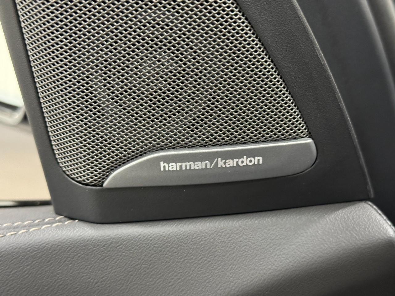 BMW X5 Vehicle Full-screen Gallery Image 24