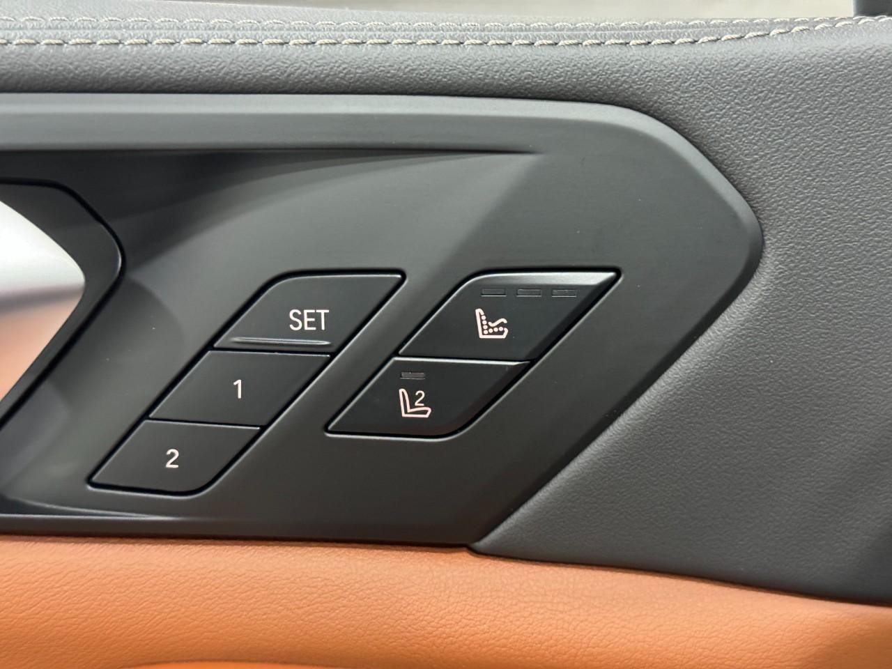 BMW X5 Vehicle Full-screen Gallery Image 25