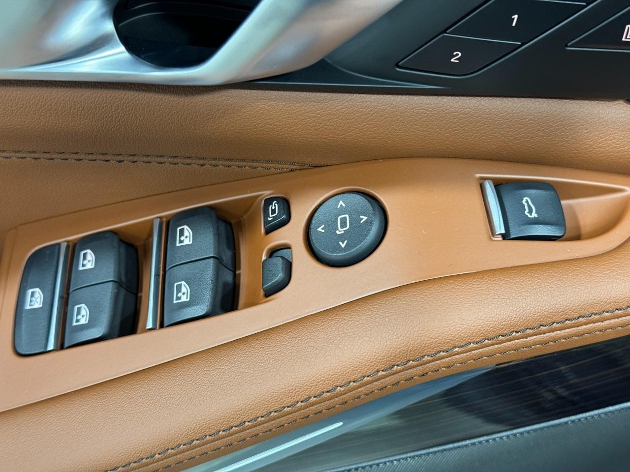 BMW X5 Vehicle Full-screen Gallery Image 27