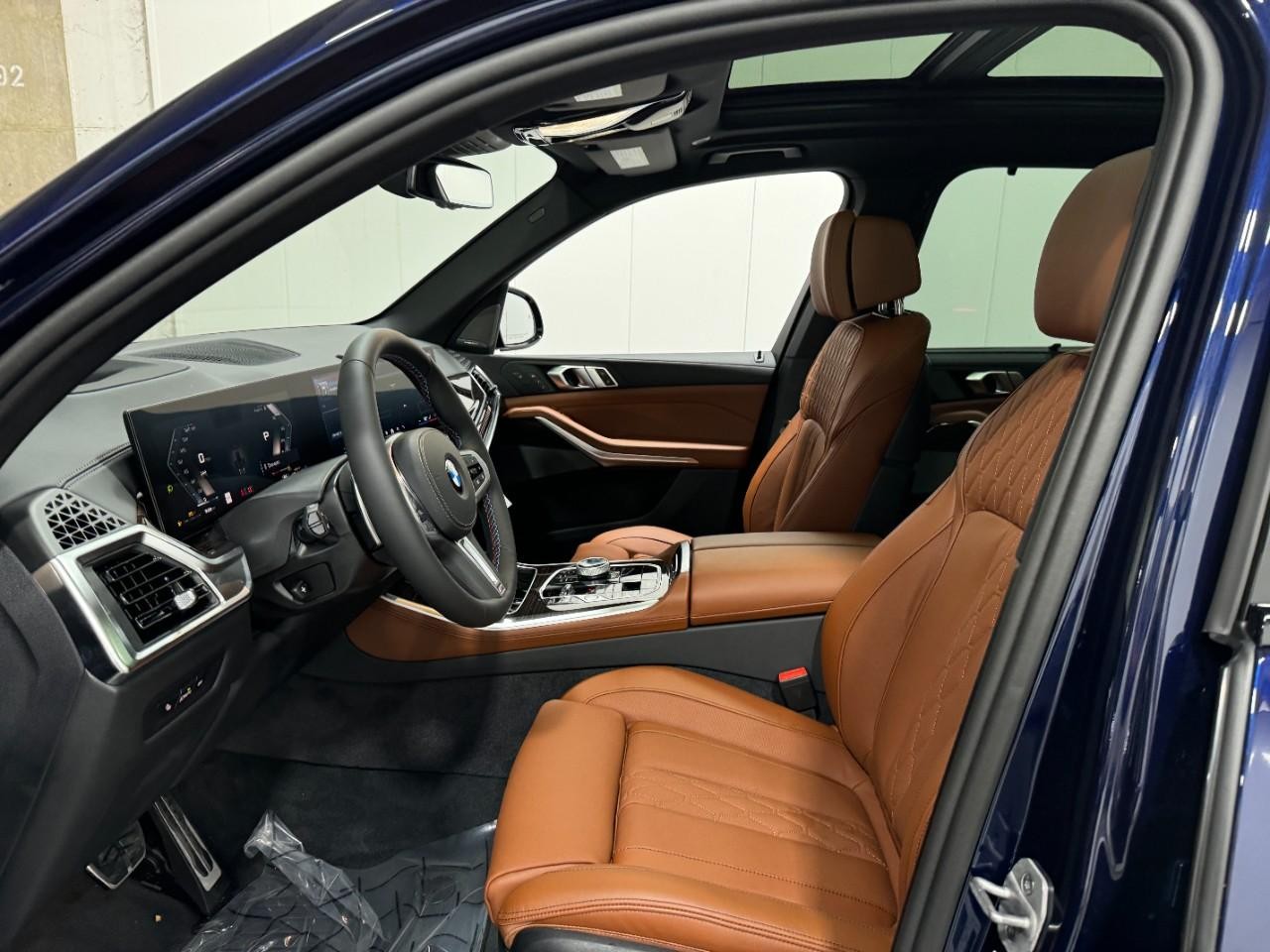 BMW X5 Vehicle Full-screen Gallery Image 28