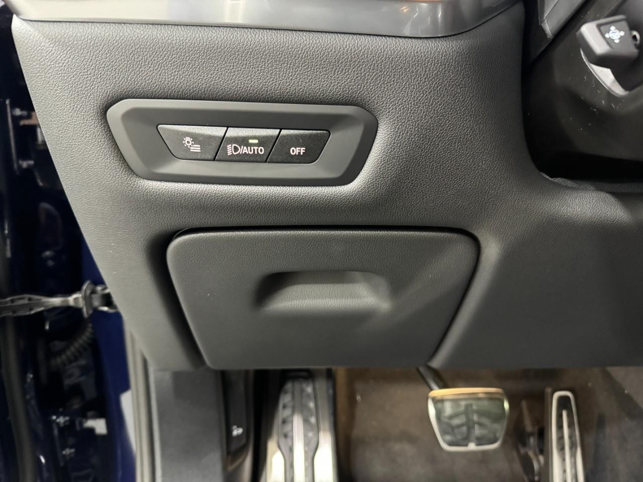 BMW X5 Vehicle Full-screen Gallery Image 31