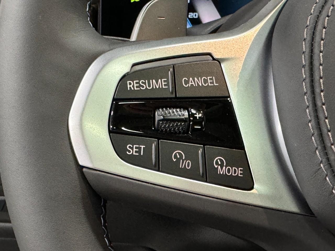 BMW X5 Vehicle Full-screen Gallery Image 32