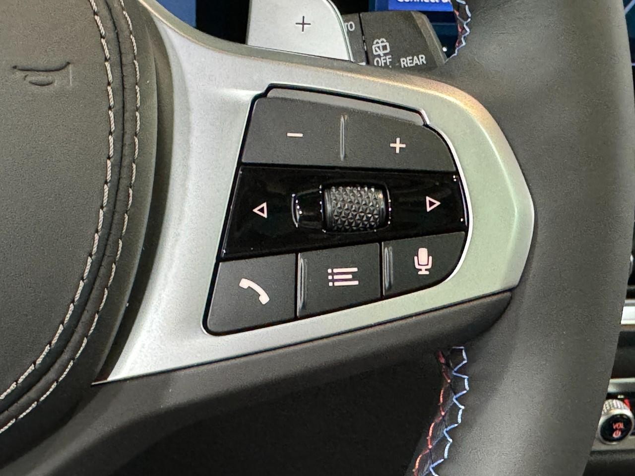 BMW X5 Vehicle Full-screen Gallery Image 33