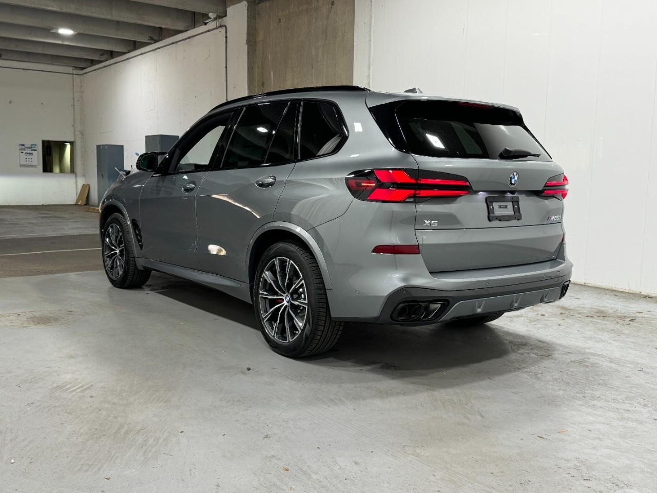 BMW X5 Vehicle Full-screen Gallery Image 3