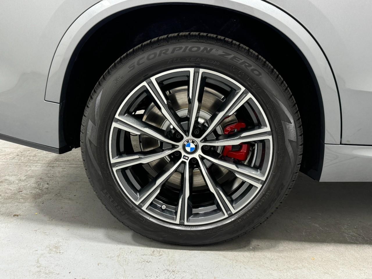 BMW X5 Vehicle Full-screen Gallery Image 5