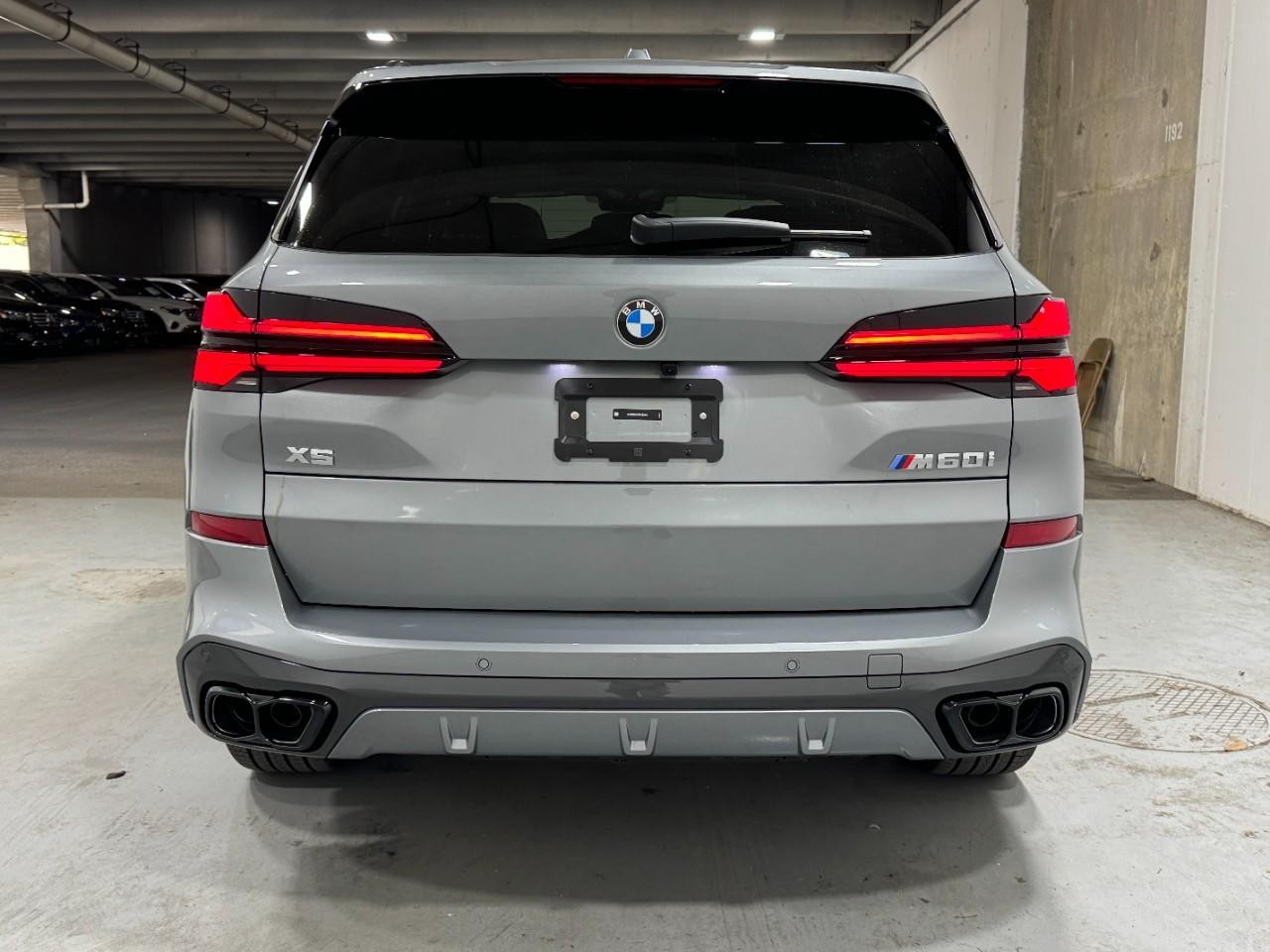 BMW X5 Vehicle Full-screen Gallery Image 9