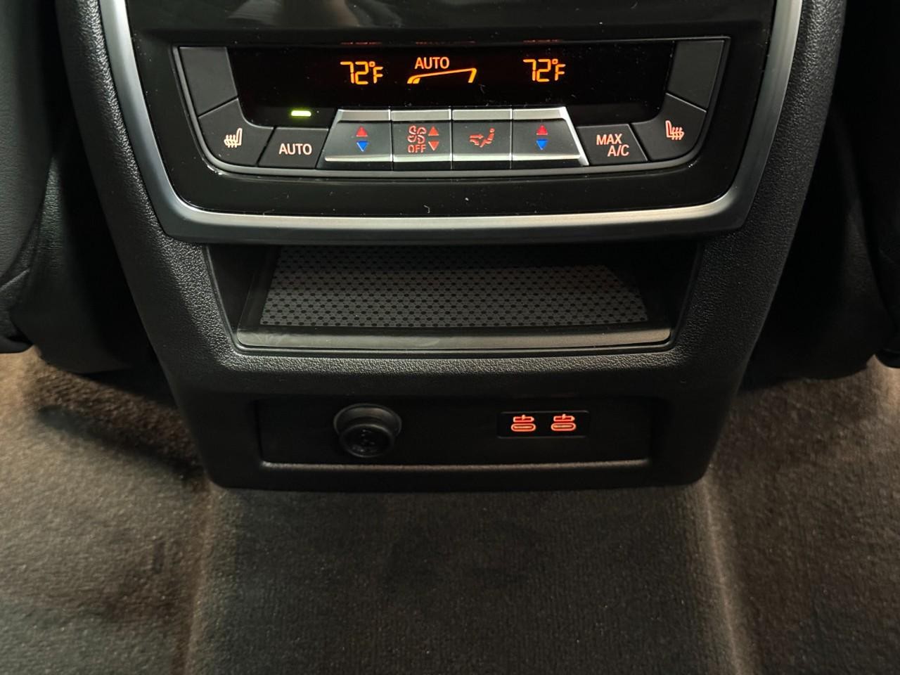 BMW X5 Vehicle Full-screen Gallery Image 11