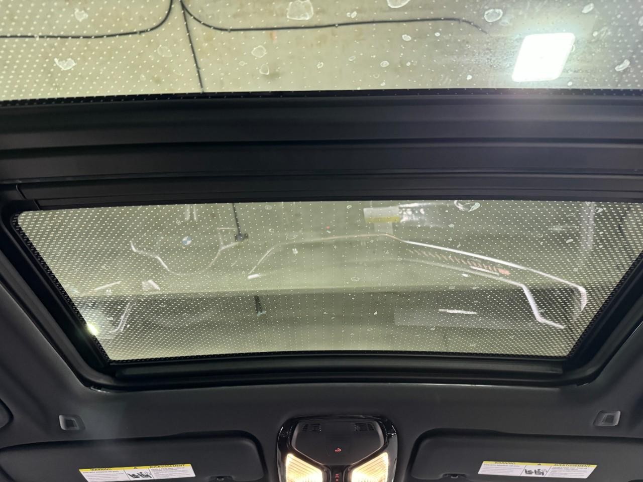 BMW X5 Vehicle Full-screen Gallery Image 12