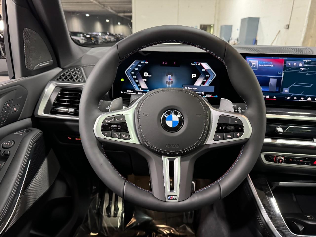 BMW X5 Vehicle Full-screen Gallery Image 14