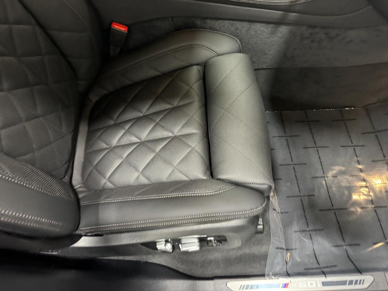 BMW X5 Vehicle Full-screen Gallery Image 19