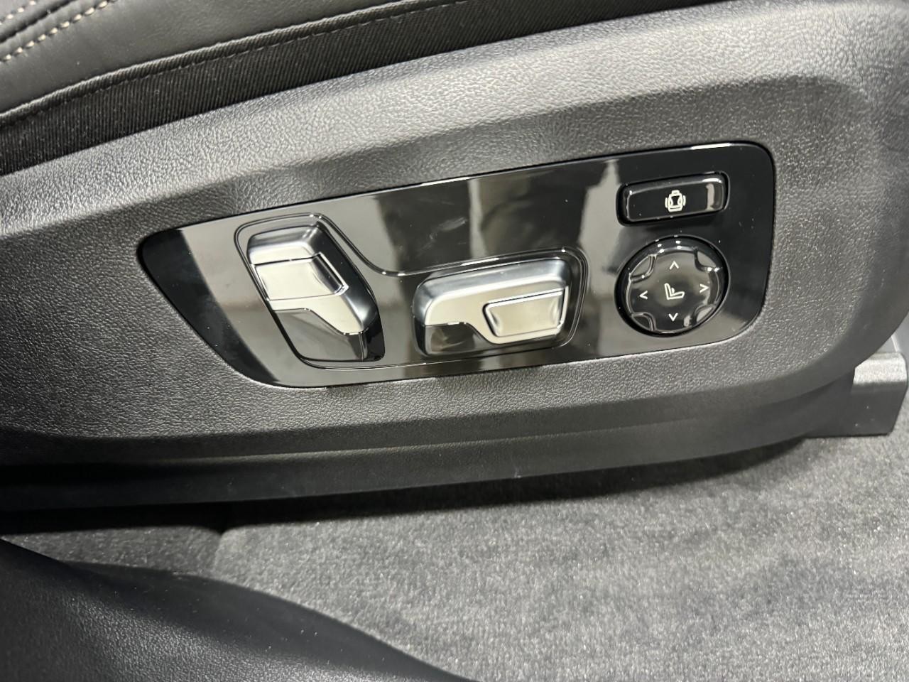 BMW X5 Vehicle Full-screen Gallery Image 20