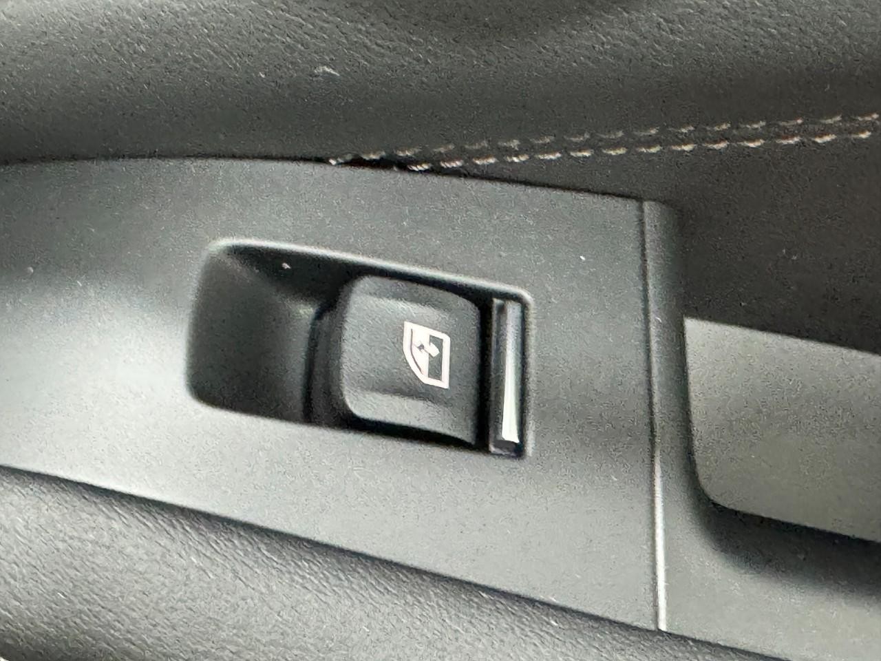 BMW X5 Vehicle Full-screen Gallery Image 22