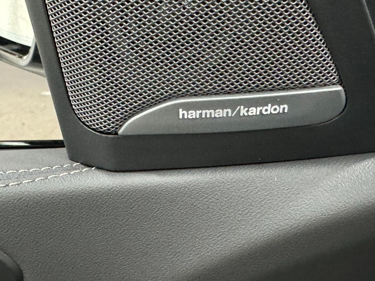 BMW X5 Vehicle Full-screen Gallery Image 23