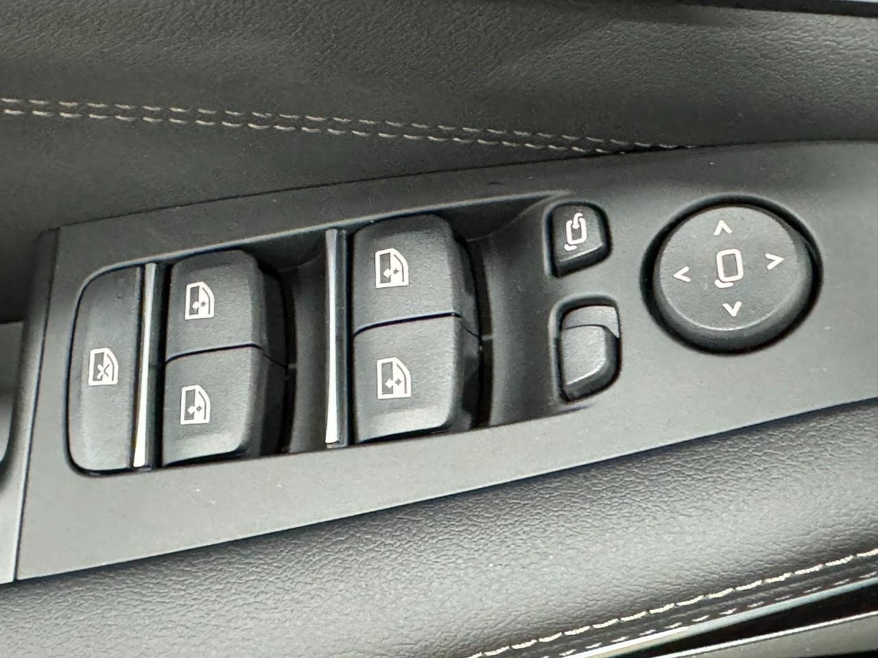 BMW X5 Vehicle Full-screen Gallery Image 26