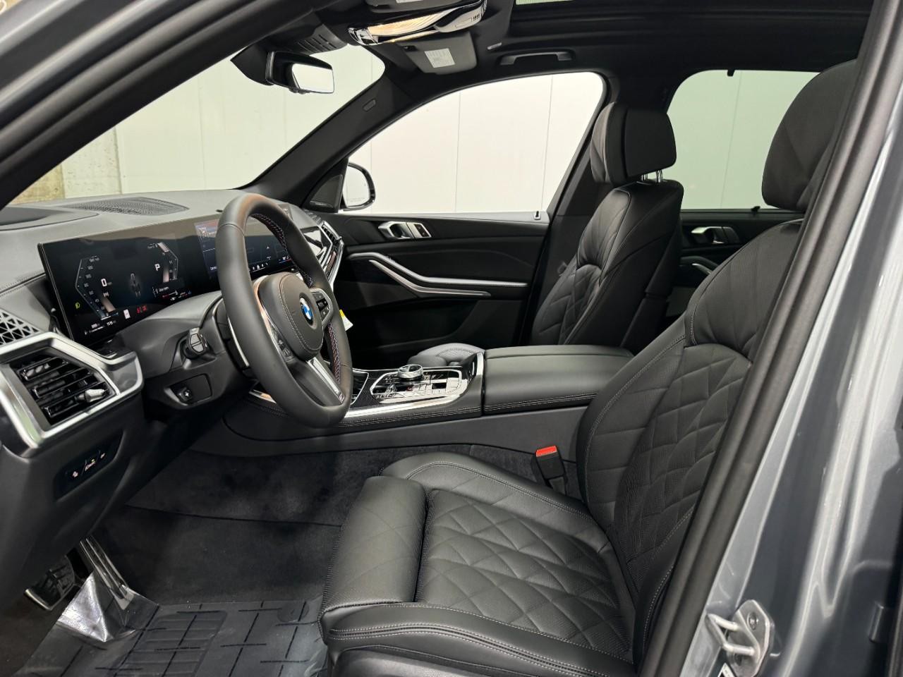 BMW X5 Vehicle Full-screen Gallery Image 28