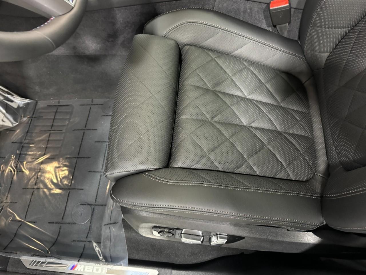 BMW X5 Vehicle Full-screen Gallery Image 29