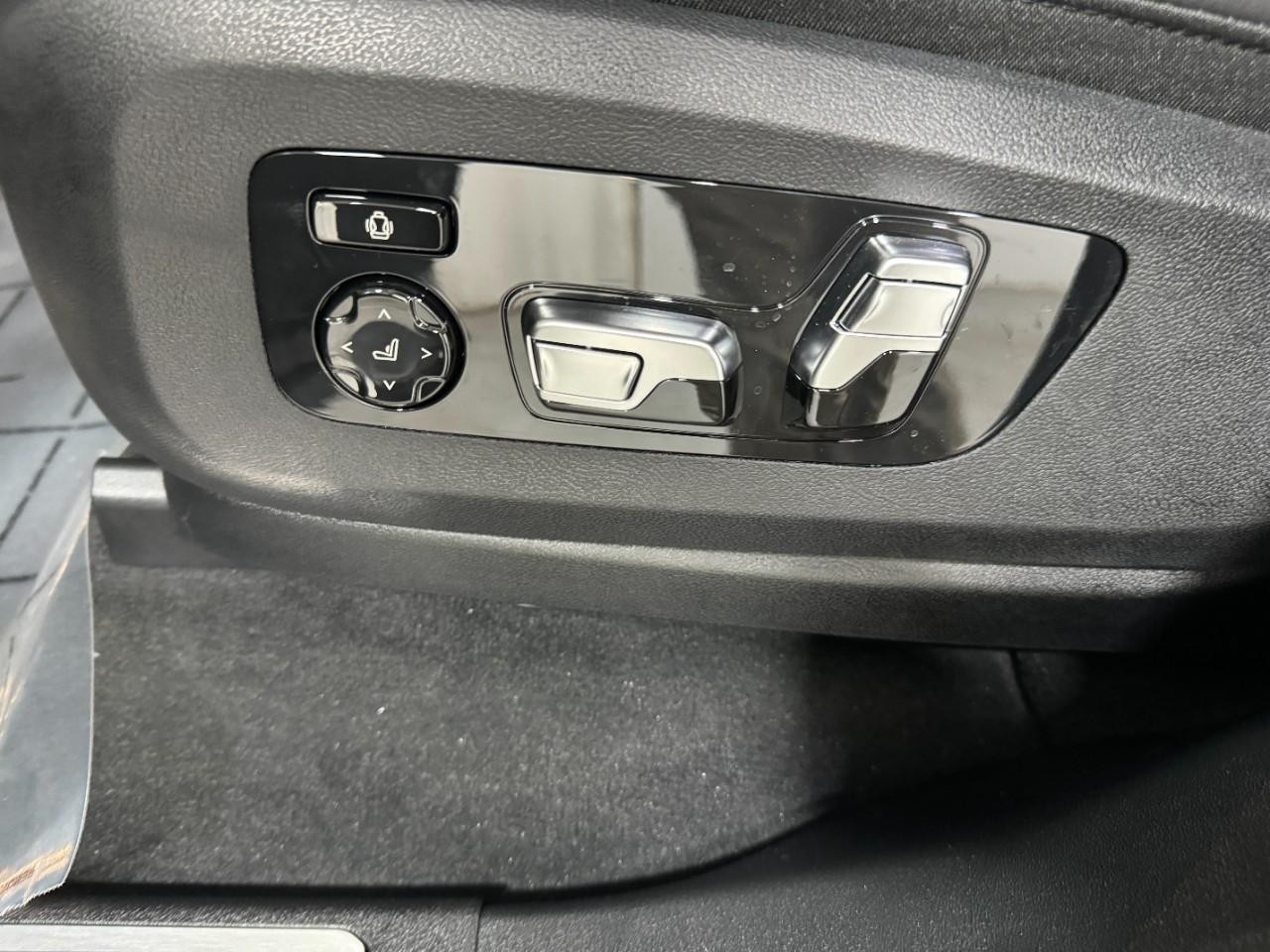 BMW X5 Vehicle Full-screen Gallery Image 30